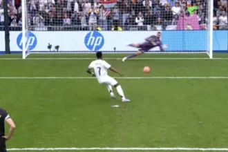 (VIDÉO) Encore un pénalty raté pour Vinicius Jr : le Brésilien échoue face au gardien de Valence au Bernabéu